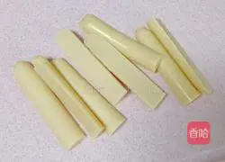 Illustration of how to make seaweed, meat floss and egg sandwich 2