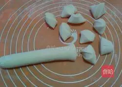 Illustration of how to make green radish and pork dumplings 5