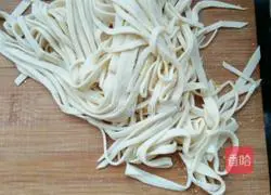 Illustration of how to make shredded pork noodles 3