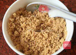 Illustration of how to make colorful glutinous rice balls with peanut and sesame filling 7