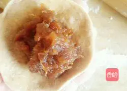 Illustration of how to make buns stuffed with brown sugar and jujube paste 7