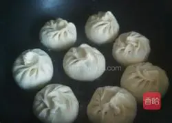 Illustration of how to make celery and pork stuffed buns 11