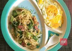 Colorful Vegetable Fried Noodles Illustration 3