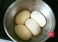 Illustration of how to make beef and celery dumplings 7