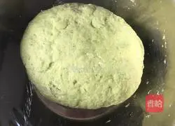 Illustration of how to make pork, carrot and green dumplings 1