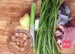 Illustration of how to make shrimp and parsley wontons 6