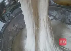 Illustration of how to make coriander minced pork buns 3