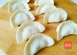 Illustration of how to make cabbage and pork dumplings 14