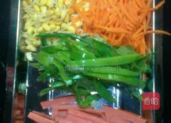 Illustration of how to make fried bean sprouts and shredded pancakes 9