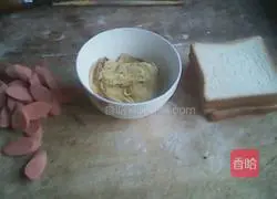 Illustration of how to make egg sausage sandwich 2