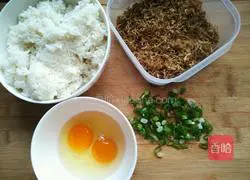 Meat floss and egg fried rice Illustration of how to do it 1