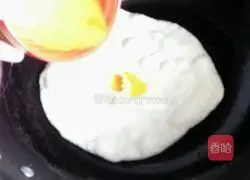 Illustration of home-style egg-filled pancakes 13