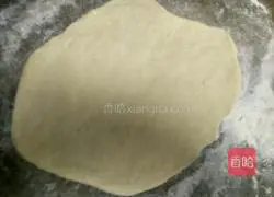 How to make milk-flavored pumpkin two-color steamed buns (and caramel flower rolls) Illustration 4