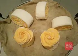 Illustration of how to make milk-flavored pumpkin two-color steamed buns 7