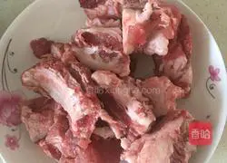 Illustration of how to make pork ribs braised with sauerkraut as the staple food (fried steamed buns) 1