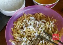 Illustration of how to make shredded potato pancakes 3