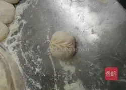 Illustration of how to make potato buns 10