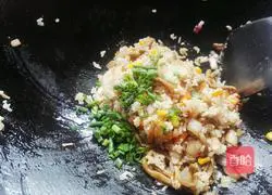 Illustration of how to make duck intestine fried rice 10