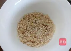 Illustration of how to make sesame and pine nut glutinous rice balls 9