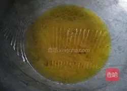 Illustration of how to make egg-flavored steamed bun slices 6