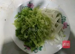 Illustration of how to make cabbage and egg fried rice 1