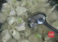 Illustration of how to make wontons 9