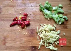 Illustration of how to make minced pork noodles 2