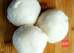 Illustration of how to make fried steamed buns with green pepper 1