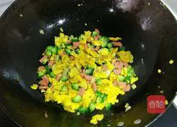 Illustration of how to make fragrant egg fried rice 5