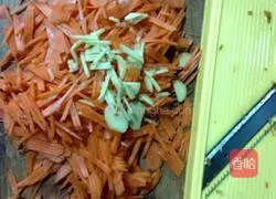 Illustration of how to make pork, bean and mushroom buns 4