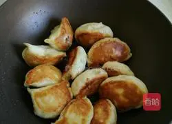 Illustration of how to make fried dumplings 10
