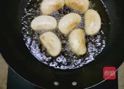 Illustration of how to make fried steamed buns 11