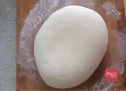 Illustration of how to make pork, fungus and cabbage dumplings 3