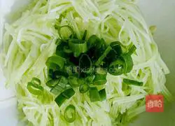 Illustration of how to make cucumber pancakes 3