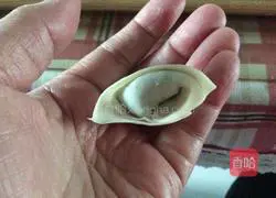 Illustration of how to make shepherd's purse wontons 10