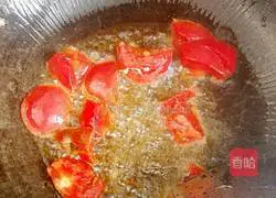 Illustration of how to make tomato, egg and ham fried noodles 6