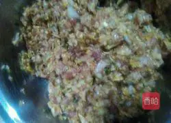 Illustration of how to make fried pork and cabbage dumplings 3