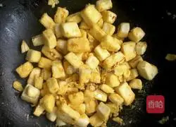 Illustration of how to make fried steamed buns 6