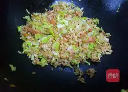 Illustration of how to make cabbage fried rice 12