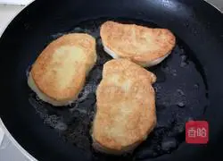 Illustration of how to make fried egg steamed bun slices 7