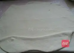 Illustration of how to make pumpkin two-color steamed buns 7