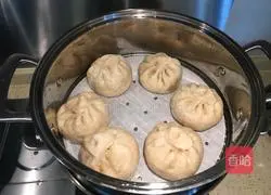 Illustration of how to make kohlrabi buns 12