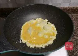 Illustration of how to make pineapple and shrimp fried rice 7