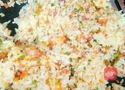 Illustration of how to make mixed vegetable fried rice 8