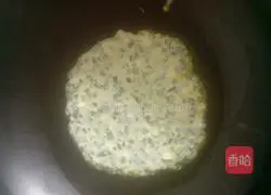 Illustration of how to make leek and egg pancakes 3