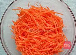 Illustration of how to make carrot shredded cake 1