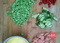 Illustration of how to make ham, sausage and egg fried rice 1