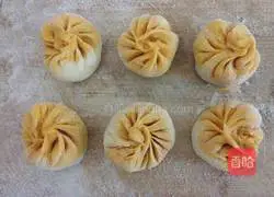 Illustration of how to make pumpkin buns 14