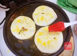 Pork and Scallion Pie Recipe Illustration 4