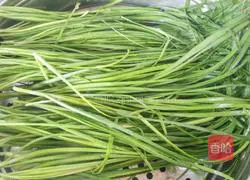 Illustration of how to make leek and egg dumplings 1